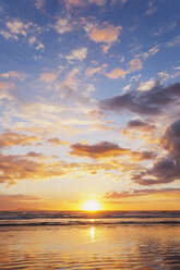 New Zealand, North Island, East Coast sunrise, Bay of Plenty, Waihi Beach at sunrise, South Pacific - GWF004818