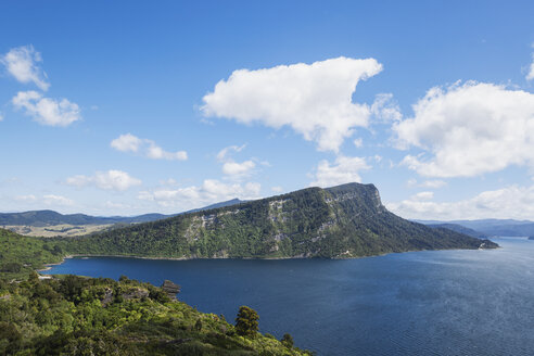 Neuseeland, Nordinsel, Te Urewera National Park, Lake Waikaremoana und Panekire Range - GWF004837