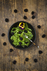 Bowl of wild-herb salad with edible flower and blackberries - LVF005125