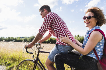 Happy young couple on a bicycle tour - UUF008141