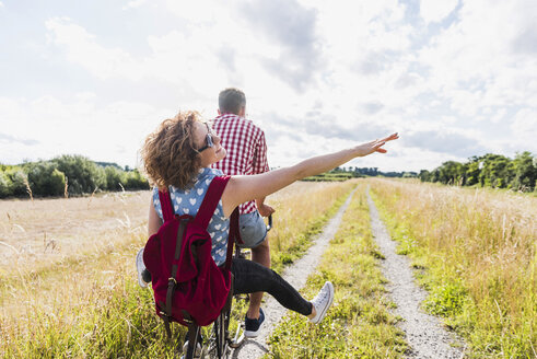 Happy young couple on a bicycle tour - UUF008144