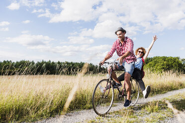 Happy young couple on a bicycle tour - UUF008146