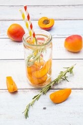 Infused water with apricot and rosemary - LVF005128