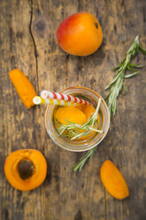 Infused water with apricot and rosemary - LVF005131