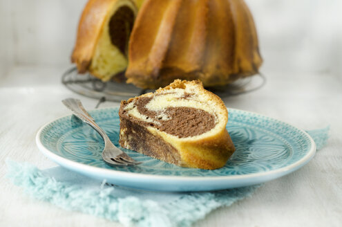 Stück Marmorkuchen auf einer Schale - ODF001411