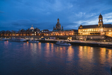 Deutschland, Sachsen, Dresden, Dresdener Kathedrale, Frauenkirche und Elbe am Abend - TAMF000534