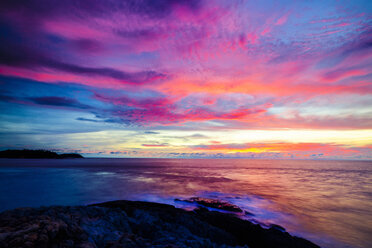 Thailand, Pukhet, view to the sea at sunset - GIOF001301