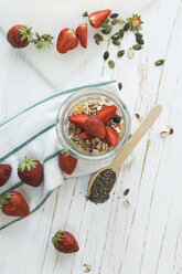 Muesli with fresh strawberries, pumpkin and chia seeds - ASF005950