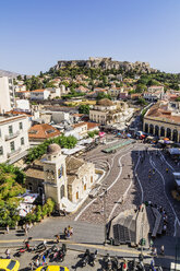 Griechenland, Athen, Monasteraki-Platz und Akropolis im Hintergrund - THAF001605