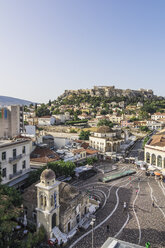 Griechenland, Athen, Monasteraki-Platz und Akropolis im Hintergrund - THAF001614