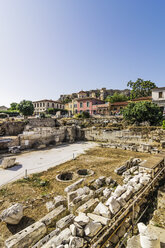 Griechenland, Athen, Archäologische Stätte am Monasteraki-Platz, im Hintergrund die Akropolis - THAF001616