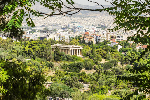 Griechenland, Athen, Hephaistos-Tempel und Stadtbild - THAF001619