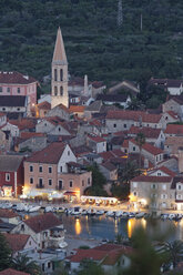 Kroatien, Insel Hvar, Stari Grad, Blick auf den Hafen am Abend - GFF000677