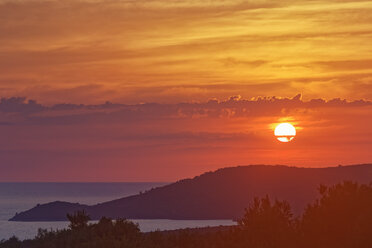 Kroatien, Insel Hvar, Berg Glavia bei Sonnenuntergang - GFF000679