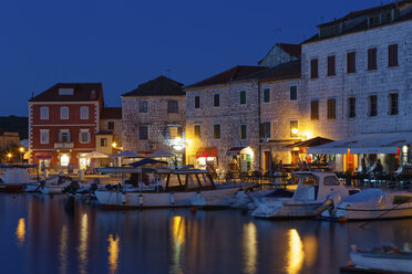 Kroatien, Insel Hvar, Stari Grad, Hafen am Abend - GFF000699