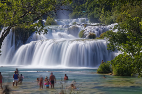 Kroatien, Dalmatien, Sibenik-Knin, Wasserfall Skradinski buk, lizenzfreies Stockfoto