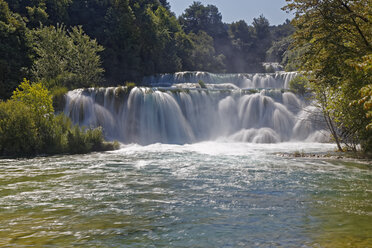 Kroatien, Dalmatien, Sibenik-Knin, Krka-Nationalpark, Skradinski buk, Wasserfall - GFF000704