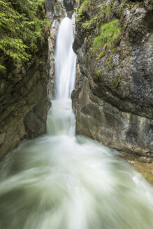 Deutschland, Bayern, Tatzelwurm-Wasserfall am Sudelfeld - STSF001043