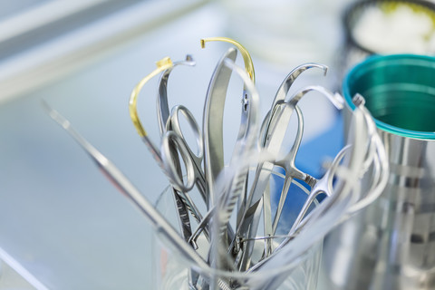 Zahnärztliches Werkzeug und Instrumente in der Zahnarztpraxis, lizenzfreies Stockfoto