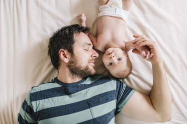 Father with baby boy at home - HAPF000664