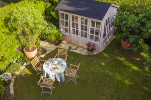 Garden shed and laid table in garden - WDF003692