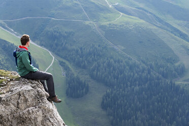 Austria, Tyrol, hiker sitting on rock - MKFF000304