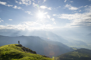 Österreich, Tirol, Wanderer - MKFF000311