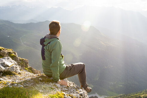 Austria, Tyrol, hiker - MKFF000315