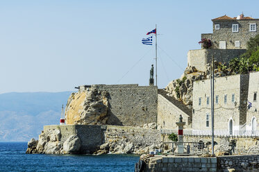 Griechenland, Hydra, Blick auf den Hafen - THAF001664