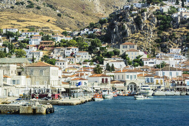 Griechenland, Hydra, Blick auf den Hafen - THAF001668