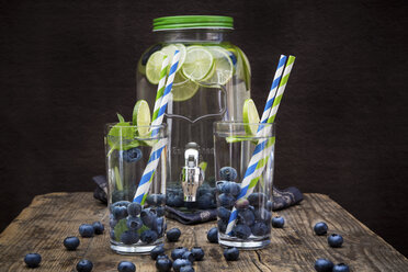 Glasses of infused water with lime, blueberries and mint - LVF005181