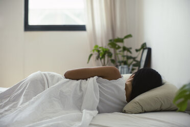 Young woman lying in bed - EBSF001544