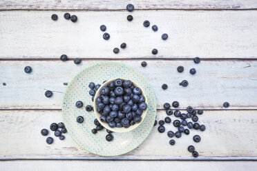 Bowl and plate of blueberries on wood - LVF005186