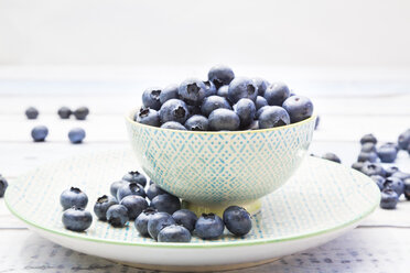 Bowl and plate of blueberries on wood - LVF005187