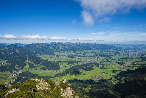 Deutschland, Bayern, Allgäu, Panoramablick vom Rubihorn ins Illertal - WGF000910