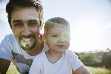 Portrait of father and little son - ZEDF000246