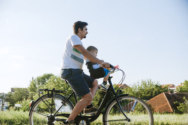 Little boy on bicycle tour with his father - ZEDF000250