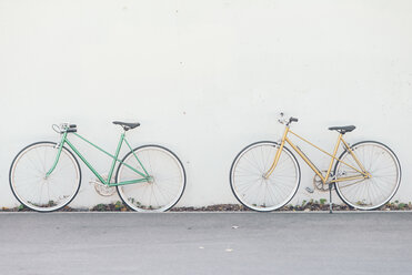 Vintage-Fahrräder an der Wand - SKCF000121