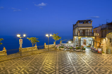 Sicily, Castelmola, Piazza Saint Antonio in the evening - RJF000613