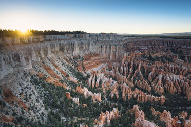 USA, Utah, Bryce Canyon National Park bei Sonnenuntergang - EPF000128