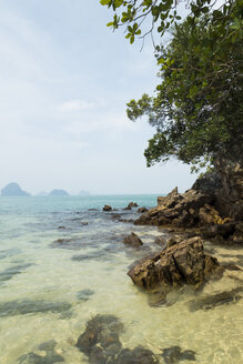 Thailand, Tubkaek, Bucht mit Felsen - JATF000894