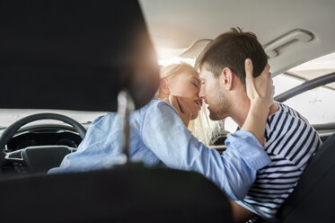Couple in love kissing in a car - DIGF000834