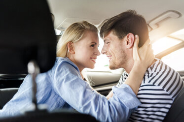 Smiling couple in love in a car - DIGF000835