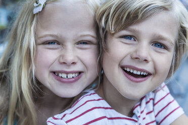 Portrait of smiling little boy and his sister head to head - TCF005055