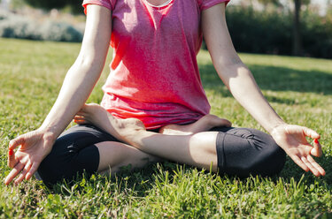 Young woman meditation, lotus position, hands - BZF000323