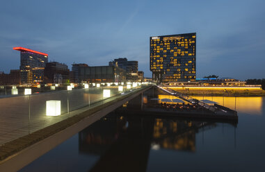 Germany, Duesseldorf, Hotel Hyatt Regency and Inside Hotel in the evening - FC001015