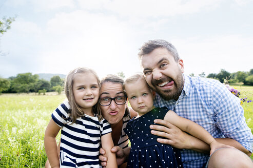 Portrait of family pulling funny faces - HAPF000701