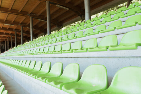 Sitzreihe im Sportstadion - FMOF000099