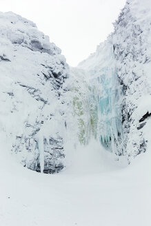 Schweden, Fulufjallets Nationalpark, Njupeskaer, Schwedens höchster Wasserfall im Winter - TKF000446