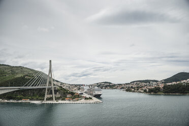 Kroatien, Dubrovnik, Blick auf den Hafen - CHPF000234